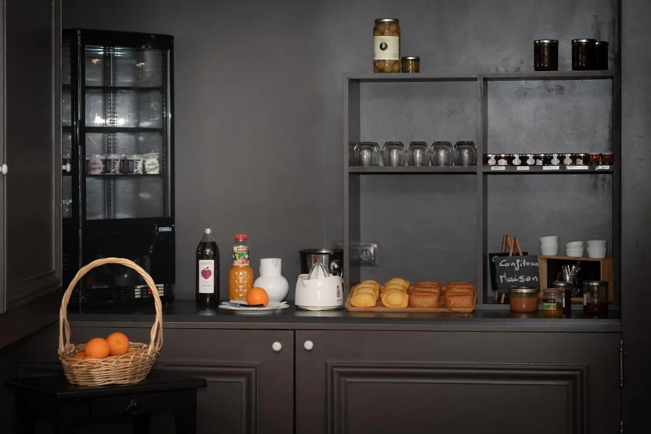 Logis Hotel Tante Yvonne & Son Restaurant Semi-Gastronomique - Lyon Nord 쿠엔시우