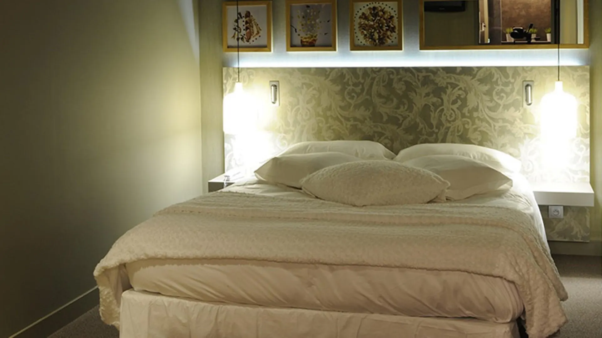 Logis Hotel Tante Yvonne & Son Restaurant Semi-Gastronomique - Lyon Nord 쿠엔시우