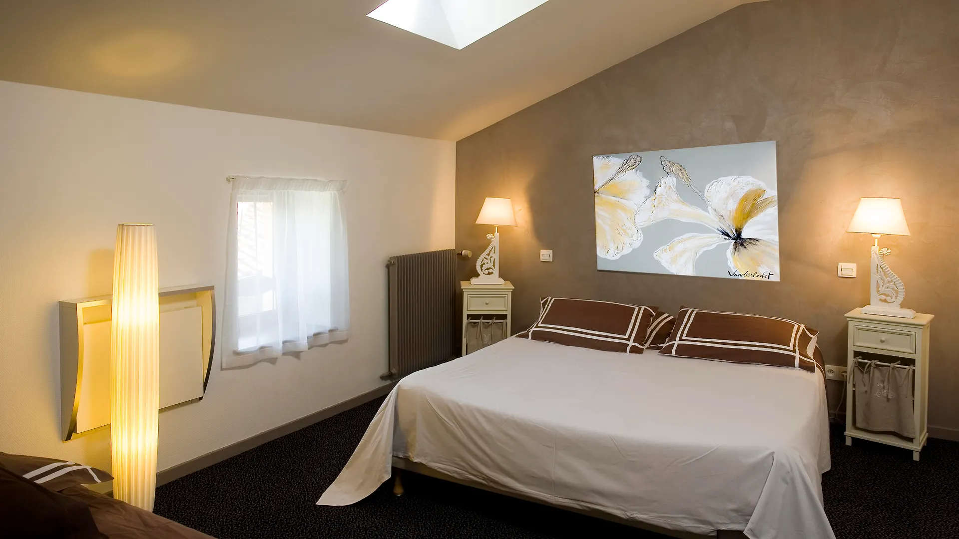 Logis Hotel Tante Yvonne & Son Restaurant Semi-Gastronomique - Lyon Nord 쿠엔시우