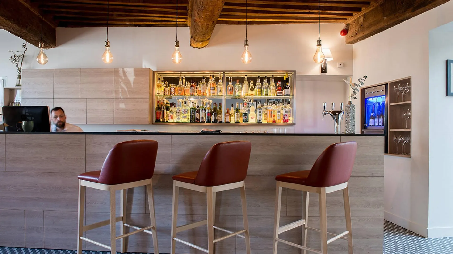Logis Hotel Tante Yvonne & Son Restaurant Semi-Gastronomique - Lyon Nord 쿠엔시우 3*,  프랑스