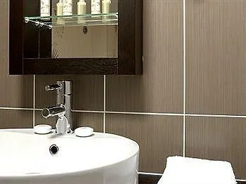 Logis Hotel Tante Yvonne & Son Restaurant Semi-Gastronomique - Lyon Nord 쿠엔시우 3*,  프랑스