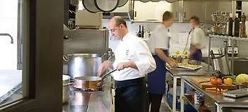Logis Hotel Tante Yvonne & Son Restaurant Semi-Gastronomique - Lyon Nord 쿠엔시우