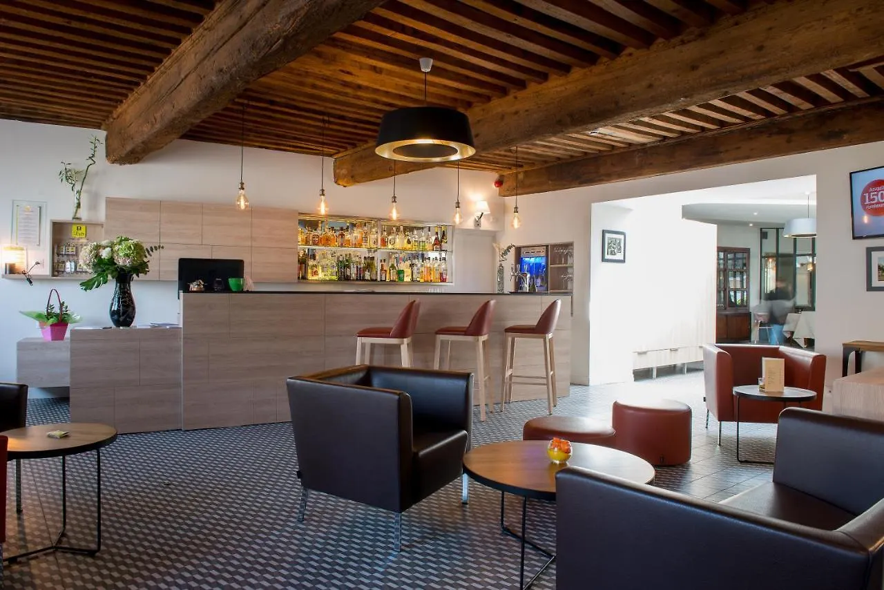 Logis Hotel Tante Yvonne & Son Restaurant Semi-Gastronomique - Lyon Nord 쿠엔시우