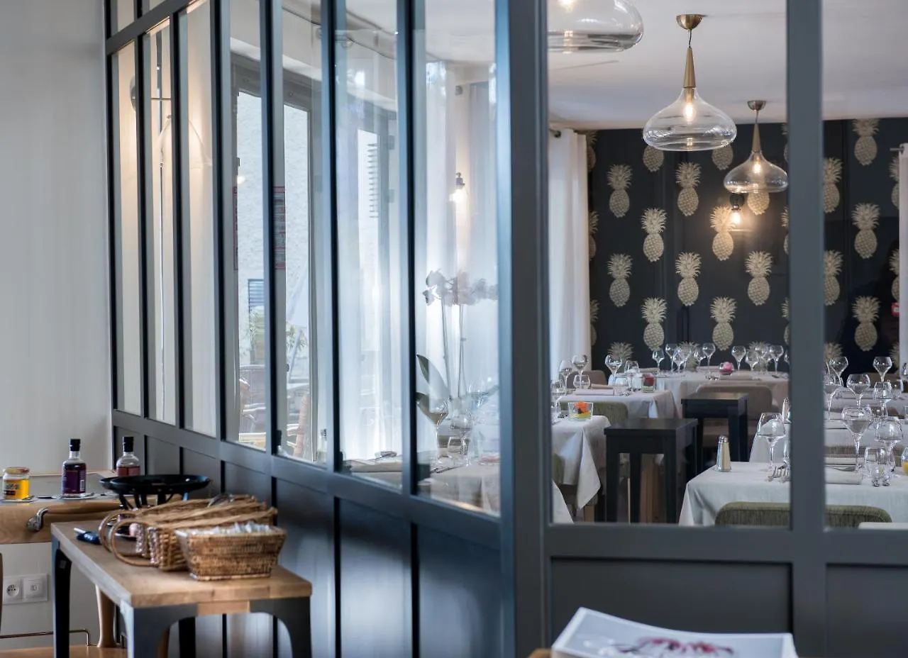 Logis Hotel Tante Yvonne & Son Restaurant Semi-Gastronomique - Lyon Nord 쿠엔시우 3*,
