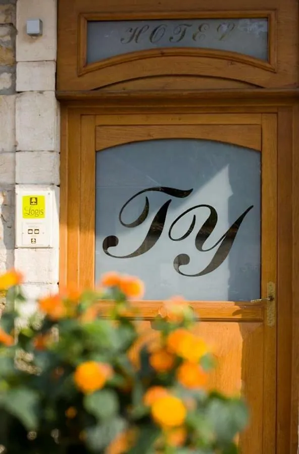 Logis Hotel Tante Yvonne & Son Restaurant Semi-Gastronomique - Lyon Nord 쿠엔시우 프랑스